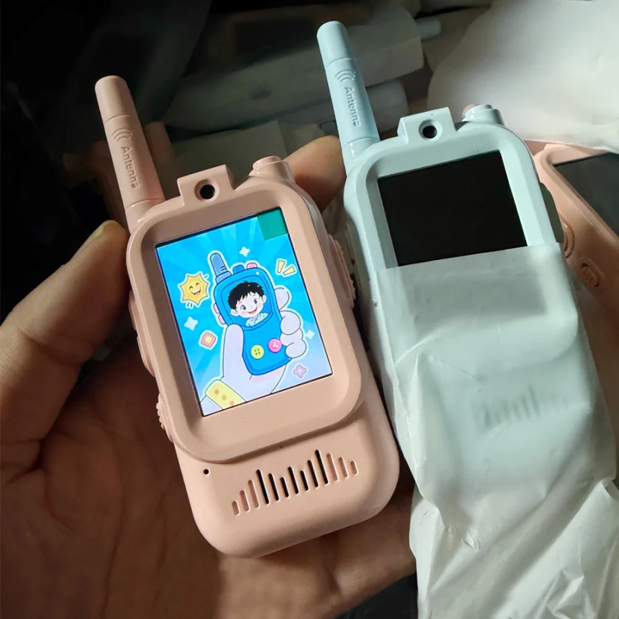 Bolalar uchun video Walkie Talkies 2 dona qayta zaryadlanuvchi interkom funksiyasi Yoqimli 2 dyuymli ekranli bitta teginish bilan qo'ng'iroq bolalar uchun video interkom