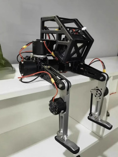 ROS asosiy boshqaruv panelisiz biomimetik binopod gumanoid aqlli vertikal robotning kirish darajasidagi robotining ikkilamchi rivojlanishi.