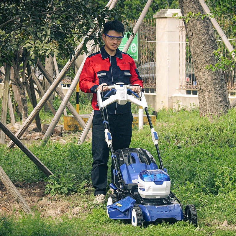 robot avtomatik ravishda rezina yo‘l bo‘ylab harakatlanadi va radio orqali boshqariladigan elektr robotli maysa o‘roq mashinasi nol burilish funksiyasi va o‘t ushlagichga ega.