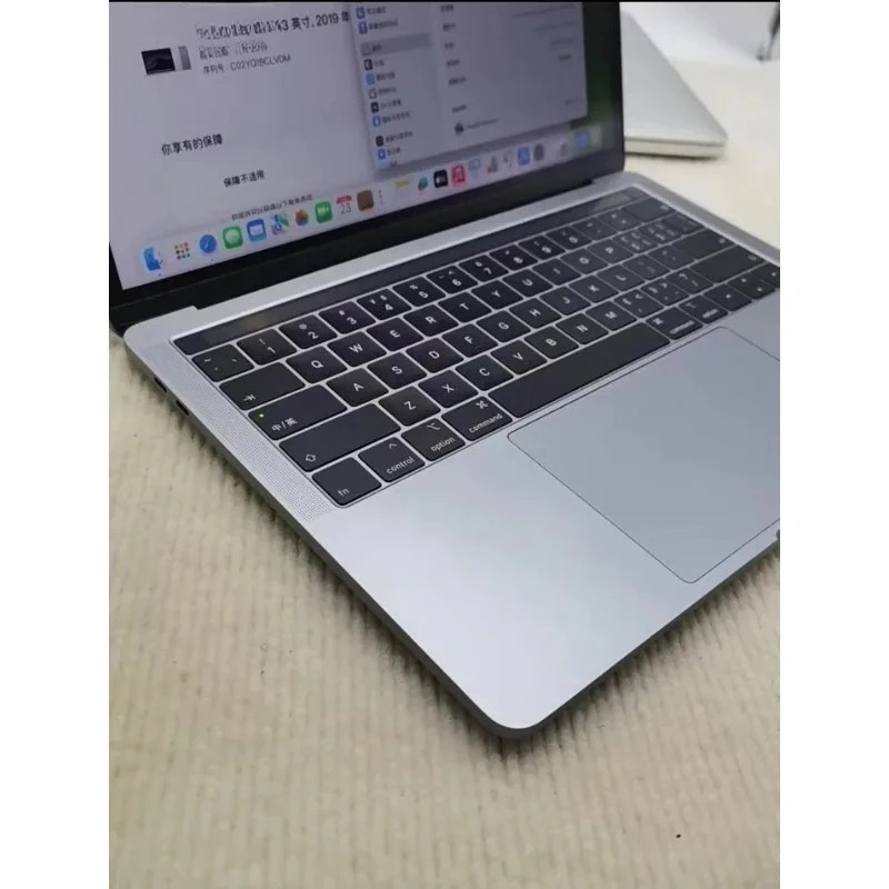 Yupqa va engil portativ biznes noutbuki