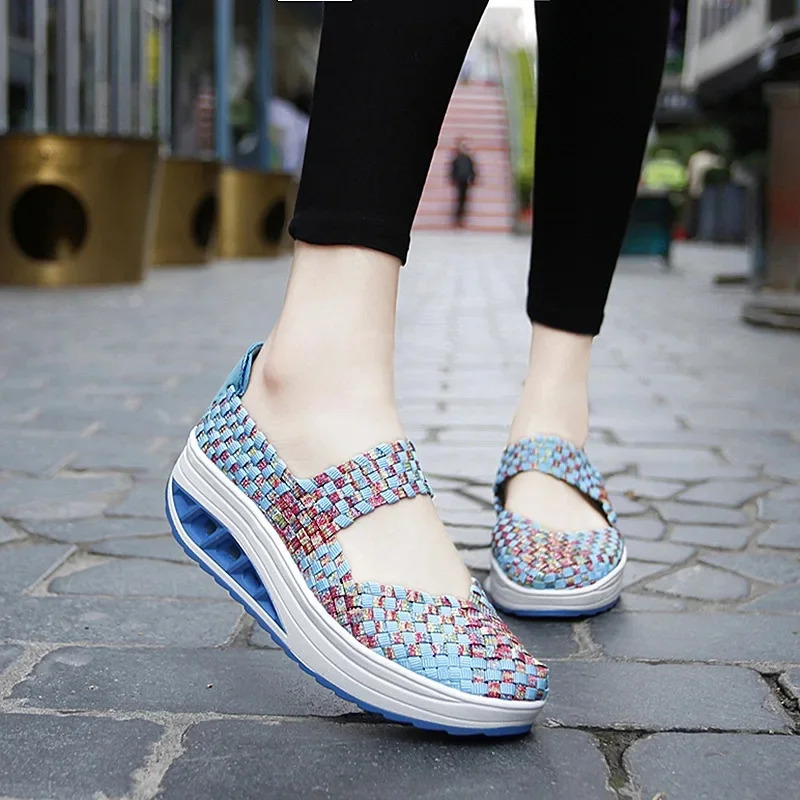 Yangi 2025 Ayollar poyafzallari pastki qalin toʻqilgan kundalik tuflilar Nafas oluvchi slip-on sandallar qulay sayohat poyabzallari (Chaussure Femme)