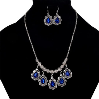 Ayollar uchun moda zargarlik buyumlari: hashamatli aksessuarlar, oqlangan suv tomchilari zargarlik buyumlari to'plami, choker marjonlarni va sirg'alar.