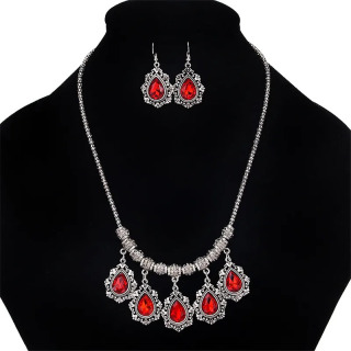 Ayollar uchun moda zargarlik buyumlari: hashamatli aksessuarlar, oqlangan suv tomchilari zargarlik buyumlari to'plami, choker marjonlarni va sirg'alar.