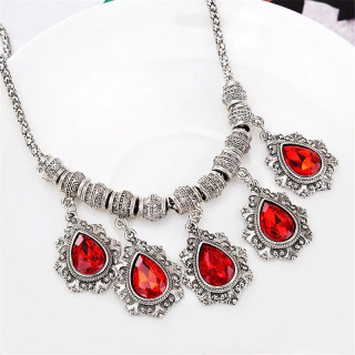 Ayollar uchun moda zargarlik buyumlari: hashamatli aksessuarlar, oqlangan suv tomchilari zargarlik buyumlari to'plami, choker marjonlarni va sirg'alar.