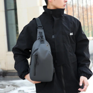 Erkaklar sumkasi Moda yangi tekis rangli erkaklar ko'krak sumkasi Ochiq kundalik moda bir yelkali crossbody sumkasi Neylon USB zaryadlovchi elkama-sumkalari