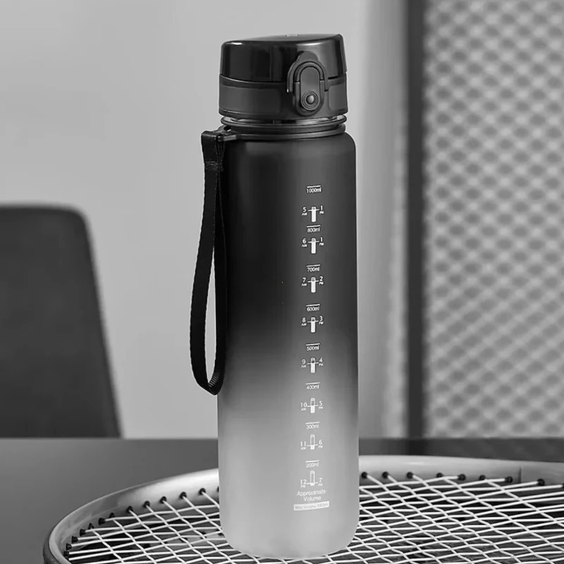 Erkaklar va ayollar uchun 1L katta hajmli sport suv shishasi Yozgi ko'chma plastik shisha sayohat uchun ochiq havoda fitnes ichimliklar