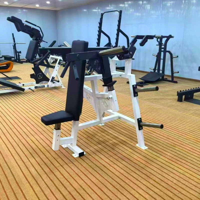 Professional gimnastika jihozlari, bodibilding sport anjomlari, barchasi bitta gimnastika zalida fitnes, o'tirgan elkali press mashinalari