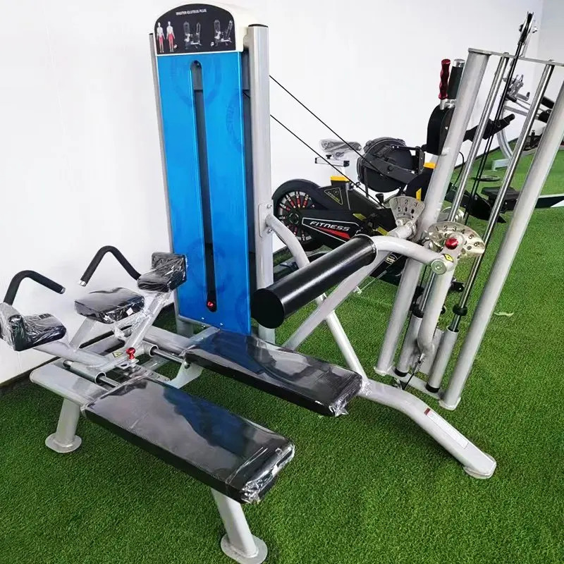 Professional gimnastika jihozlari, bodibilding sport anjomlari, barchasi bitta gimnastika zalida fitnes, o'tirgan elkali press mashinalari