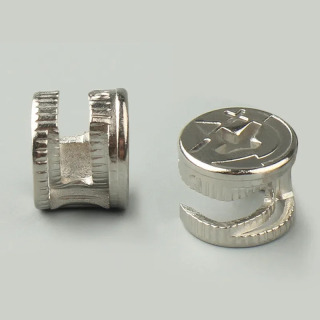 10 komplekt mebel vintlari 3 ning 1 tasi birlashtiruvchi murvatning yon tomonidagi ulanishi 15x12 mm. Oldindan o'rnatilgan gayka
