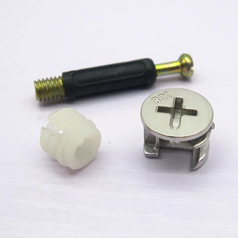 10 komplekt mebel vintlari 3 ning 1 tasi birlashtiruvchi murvatning yon tomonidagi ulanishi 15x12 mm. Oldindan o'rnatilgan gayka