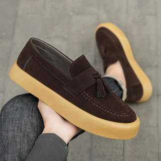 Erkaklar kundalik poyafzallari Platformali loaferlar hashamatli zamsh Britaniya uslubidagi erkaklar krossovkalari Slip On Haydovchi poyafzallari Trendy past poshnali erkaklar poyafzallari 2025