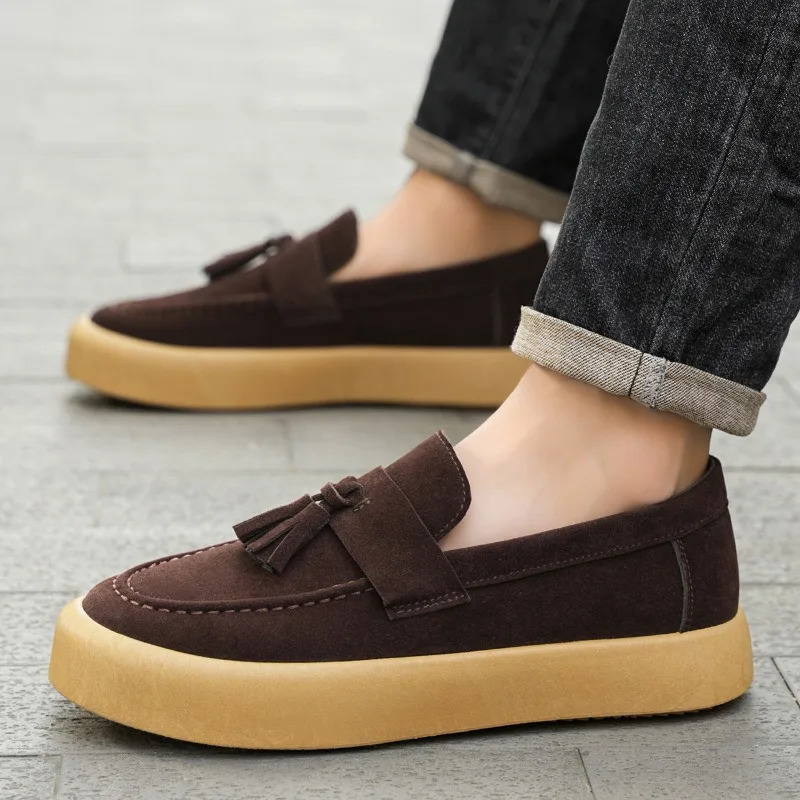 Erkaklar kundalik poyafzallari Platformali loaferlar hashamatli zamsh Britaniya uslubidagi erkaklar krossovkalari Slip On Haydovchi poyafzallari Trendy past poshnali erkaklar poyafzallari 2025