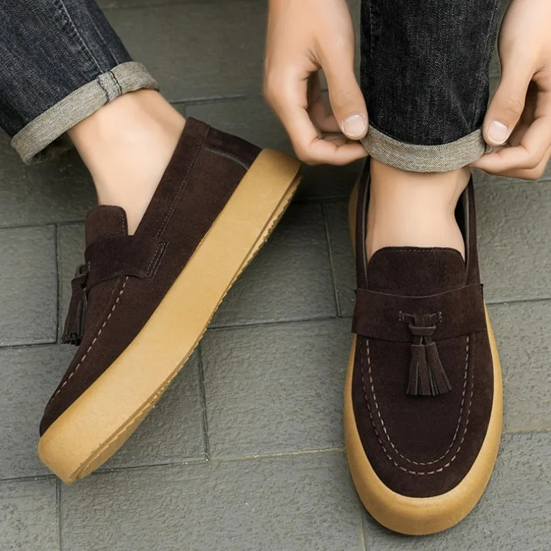 Erkaklar kundalik poyafzallari Platformali loaferlar hashamatli zamsh Britaniya uslubidagi erkaklar krossovkalari Slip On Haydovchi poyafzallari Trendy past poshnali erkaklar poyafzallari 2025