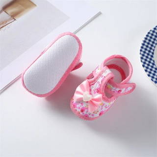 0 dan 18 oygacha bo'lgan qizlar uchun toymas poyafzal Yumshoq taglikli kamon gulli bosma yopiq ochiq birinchi qadam poyafzallari