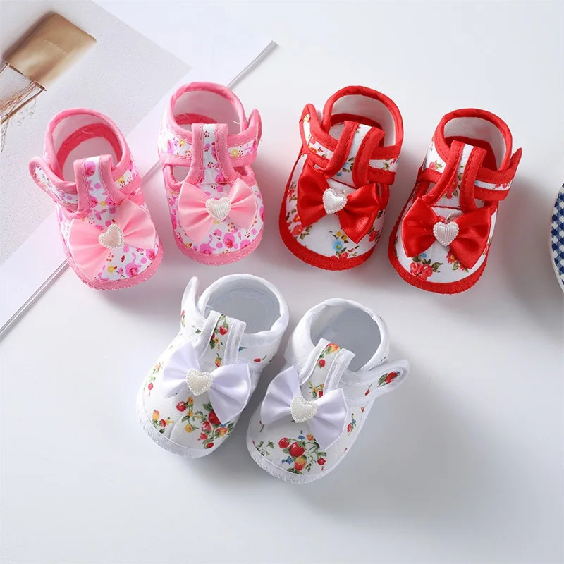 0 dan 18 oygacha bo'lgan qizlar uchun toymas poyafzal Yumshoq taglikli kamon gulli bosma yopiq ochiq birinchi qadam poyafzallari