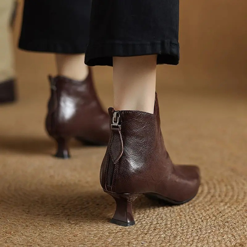 2025 Fashion British Style Vintage Pointed Toes Women Ankle Boots Retro Thin Heels Black Short Boots Concise Botas De Mujer