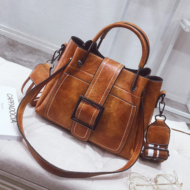 Ayollar uchun moslashtirilgan o'ralgan sumkalar 2022 Messenger sumkasi Ayollar charm qopqoqli sumkasi arzon ayollar messenger sumkalari Kichik Bolsa Feminina