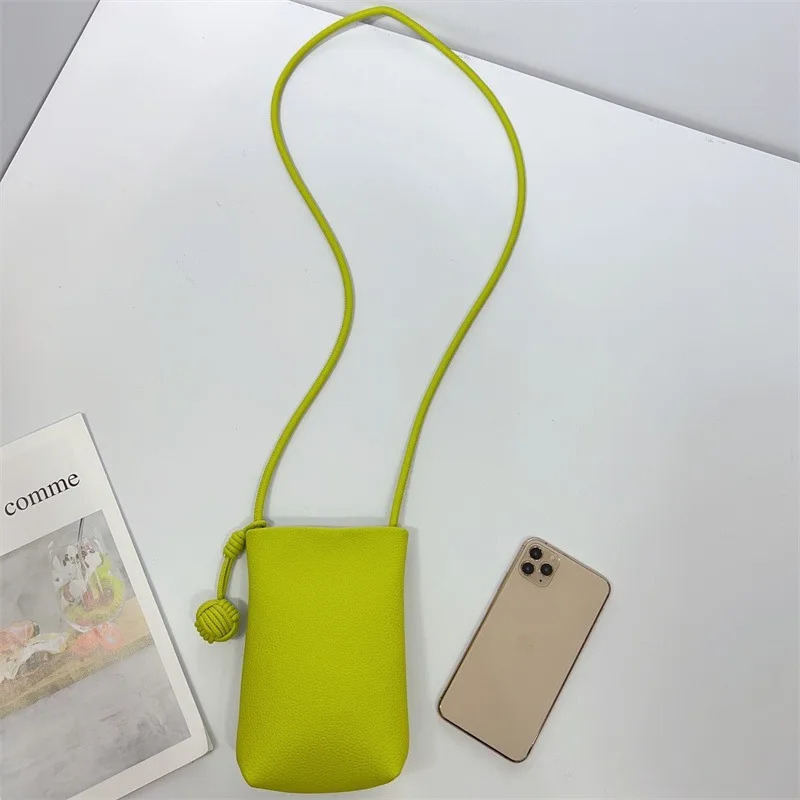 Ayollar sumkalari Ayollar uchun PU teri elkama-sumkalari hashamatli katta hajmli qattiq qopqoqli o'zaro faoliyat sumkalar ayollar uchun portativ telefon hamyoni