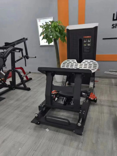 Sport zalida foydalanish uchun, fitnes uchun, gluteal mushaklarni mustahkamlash va shakllantirish uchun, bodibilding uchun, kuchli glute squats uchun tijorat ko't murabbiyi.