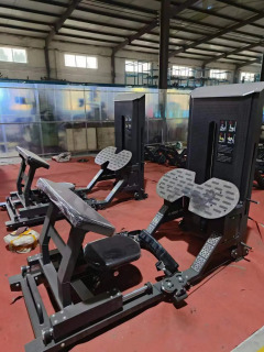 Sport zalida foydalanish uchun, fitnes uchun, gluteal mushaklarni mustahkamlash va shakllantirish uchun, bodibilding uchun, kuchli glute squats uchun tijorat ko't murabbiyi.
