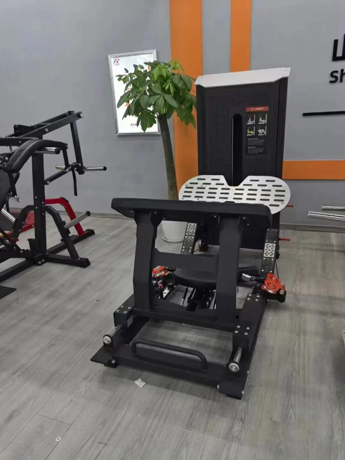 Sport zalida foydalanish uchun, fitnes uchun, gluteal mushaklarni mustahkamlash va shakllantirish uchun, bodibilding uchun, kuchli glute squats uchun tijorat ko't murabbiyi.