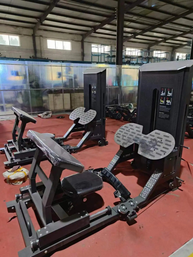Sport zalida foydalanish uchun, fitnes uchun, gluteal mushaklarni mustahkamlash va shakllantirish uchun, bodibilding uchun, kuchli glute squats uchun tijorat ko't murabbiyi.