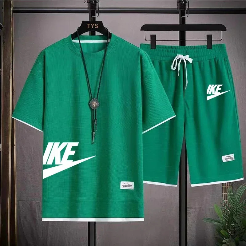 Moda, kundalik va zamonaviy erkaklar sport kostyumi, qisqa yengli futbolka va yozgi faol sport shortilari...