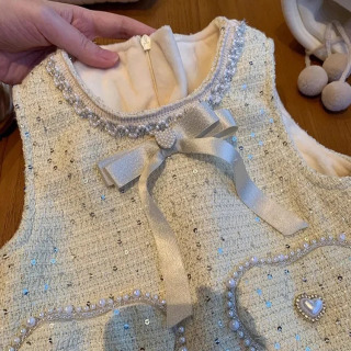 Bolalar kiyimlari ko'ylagi 2024 yangi chaqaloq peluş yelek yubka moda chiroyli liboslar chaqaloq qizlar kiyimlari