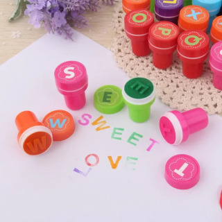 26 dona/to'plam yumaloq ko'p rangli shtamp Qiziqarli bolalar uchun DIY Scrapbooking bolalar shtampi Fotoalbom Scrapbooking mukofoti o'yinchoq
