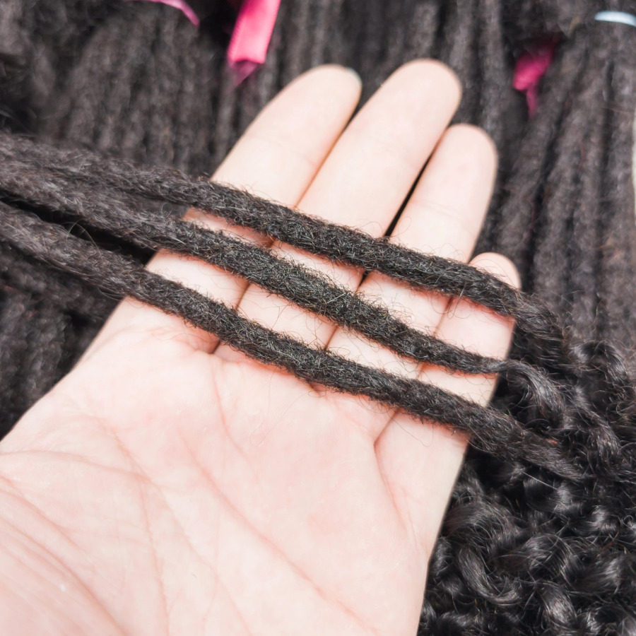 Jingalak uchlari bilan 8-12 dyuymli qo'lda ishlangan jingalak ponytail qulflari bilan inson sochlari Dreadlocks Ayollar erkaklar uchun 10 ta iplar