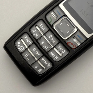 Оригинальный мобильный телефон с разблокировкой 1600, 2G GSM 900/1800, мобильный телефон с английской арабской клавиатурой. Сделано в Финляндии на 2005.