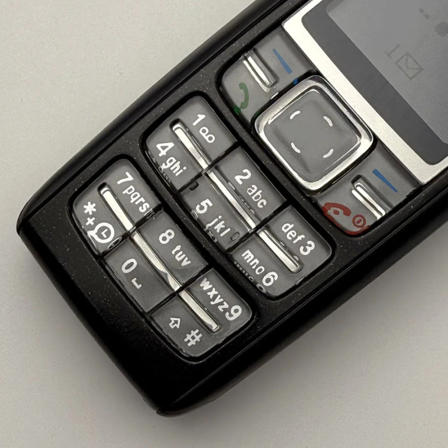 Оригинальный мобильный телефон с разблокировкой 1600, 2G GSM 900/1800, мобильный телефон с английской арабской клавиатурой. Сделано в Финляндии на 2005.