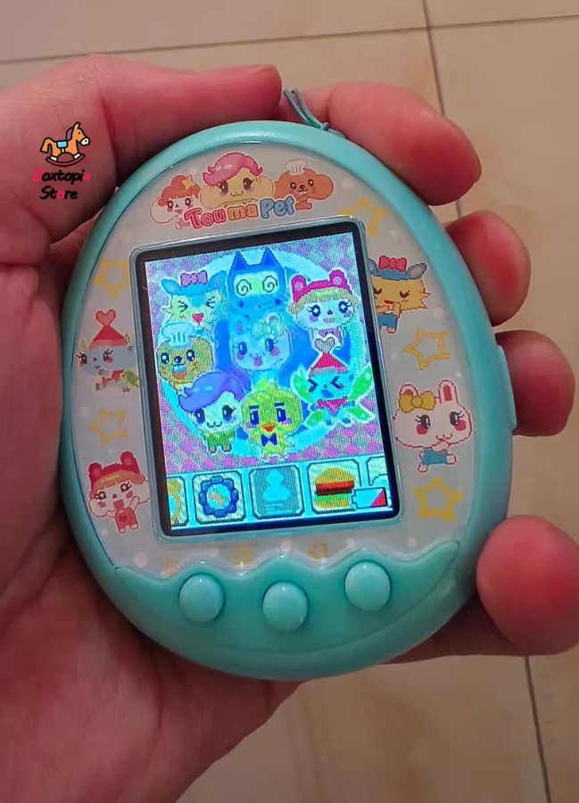 Новая электронная игрушка Tamagotchi Toumapet: виртуальный питомец с функцией фотосъемки, взаимодействием через WeChat, возможностью заводить друзей, зарядкой через USB. Идеальный подарок.