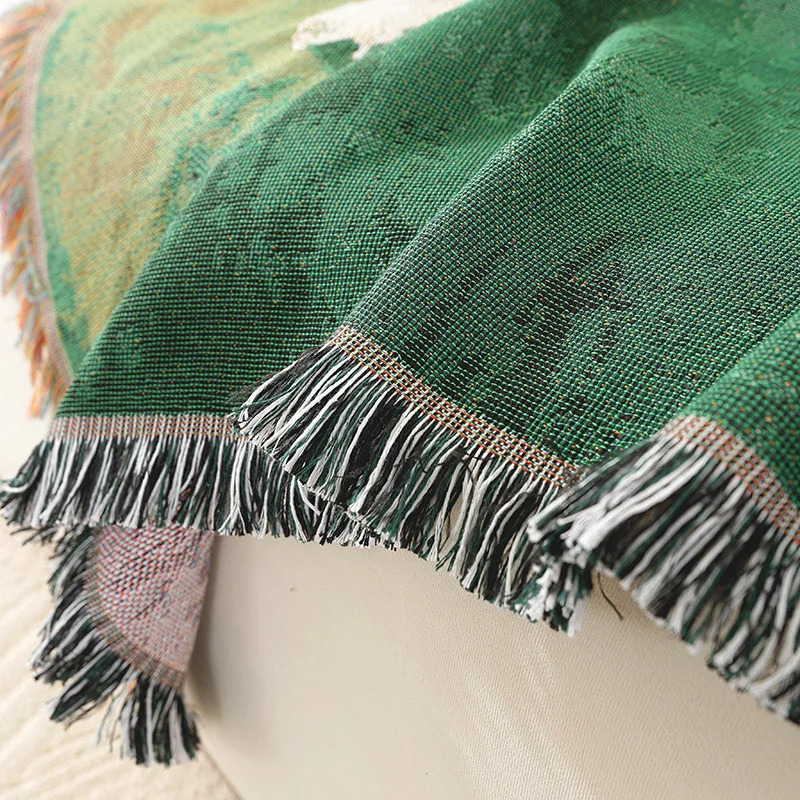 Плед-покрывало Textile City с жаккардовым узором «Овечья стада на зеленой луговой поляне», причудливый, с изображением сельских животных, с бахромой, для дивана