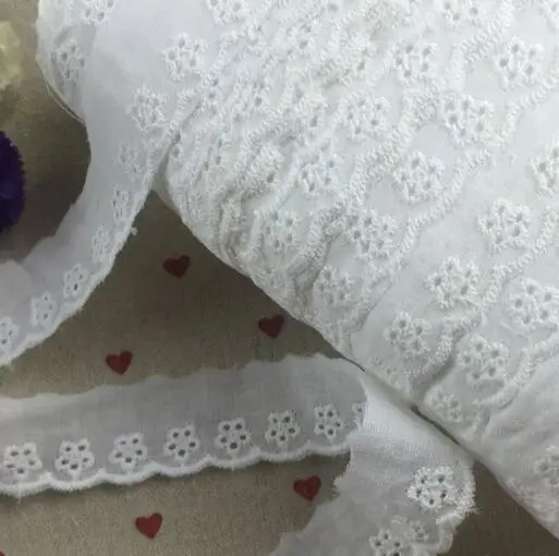 Ulgurji 5 metrli yuqori sifatli 25 mm kenglikdagi sof oq paxta dantelli mato naqshli paxta toʻrli mato