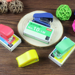 Plastmassa mini stapler kantselyariya toʻplami, 50 dona shtapel, aksessuarlar bilan yoqimli qogʻoz stapler ofis mini korter papkasi