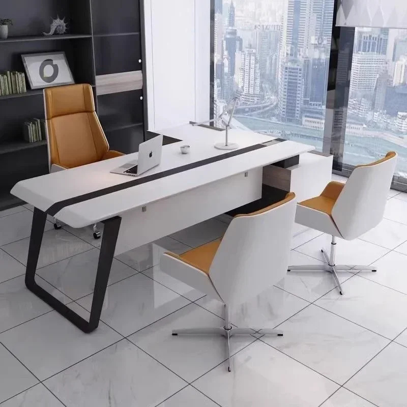 Teri aylanadigan ofis kreslosi kompyuter kafedrasi