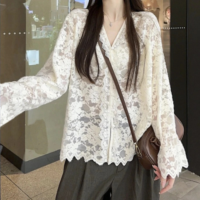 Uzun yengli toʻrli bluzkalar Ayollar kiyimlari Blusas Mujer De Moda Sexsi kesilgan topslar shaffof moda yozgi oq koʻylaklar
