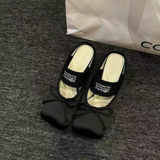 Ayollar poyafzallari 2026: Yangi Retro Mary Jeyn Chunky Heel yopiq oyoqli xachirlar