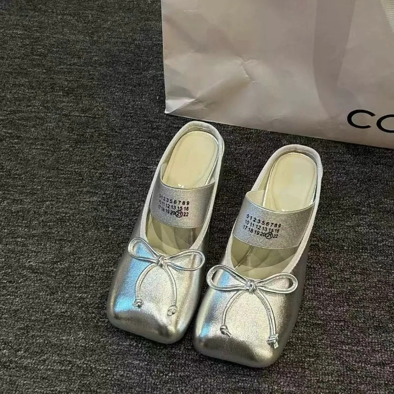 Ayollar poyafzallari 2026: Yangi Retro Mary Jeyn Chunky Heel yopiq oyoqli xachirlar