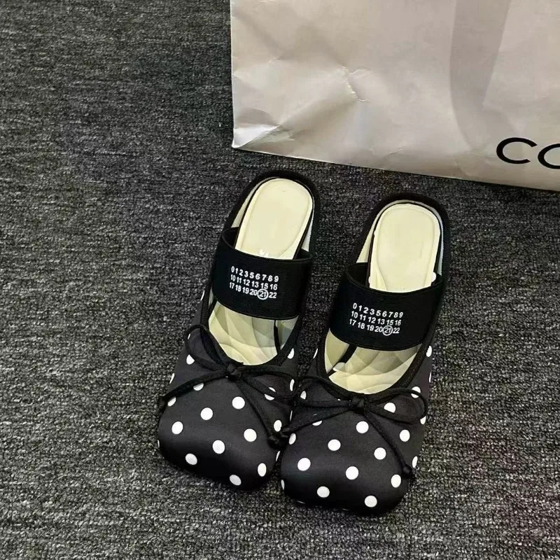 Ayollar poyafzallari 2026: Yangi Retro Mary Jeyn Chunky Heel yopiq oyoqli xachirlar