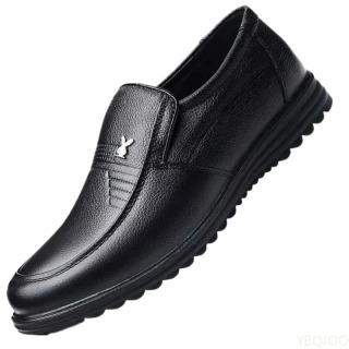 Erkaklar moda yumshoq taglik poyafzallari hashamatli rasmiy charm poyafzallar erkaklar nafas oladigan slip on loaferlar qora erkak haydovchi poyafzallari Zapatos Homme