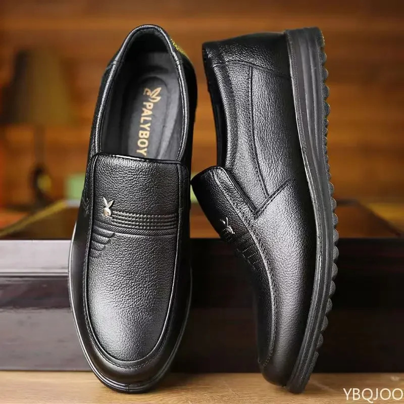 Erkaklar moda yumshoq taglik poyafzallari hashamatli rasmiy charm poyafzallar erkaklar nafas oladigan slip on loaferlar qora erkak haydovchi poyafzallari Zapatos Homme