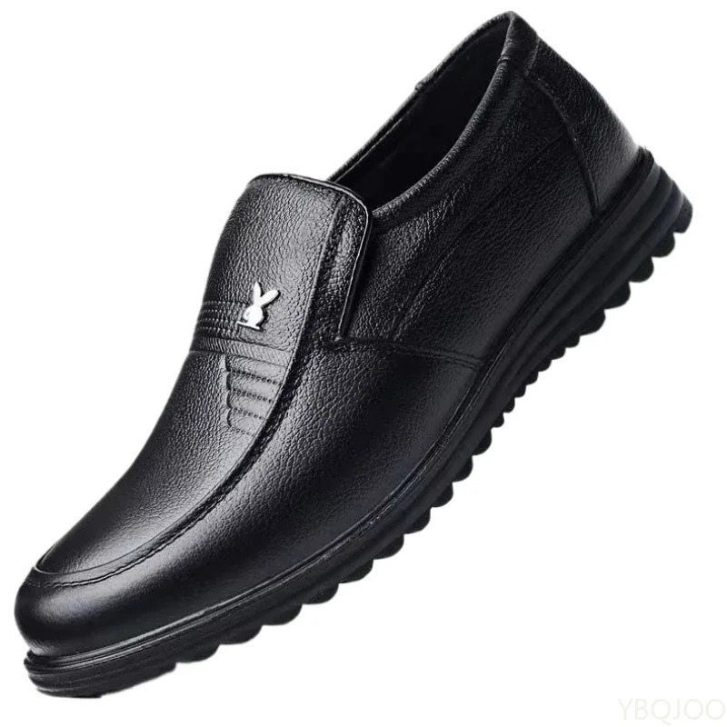 Erkaklar moda yumshoq taglik poyafzallari hashamatli rasmiy charm poyafzallar erkaklar nafas oladigan slip on loaferlar qora erkak haydovchi poyafzallari Zapatos Homme