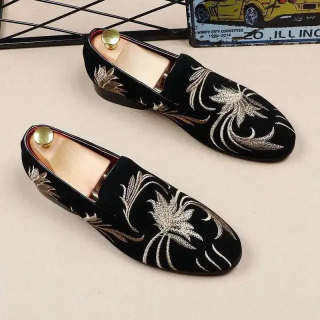 Yuqori sifatli erkaklar kundalik poyabzali. Erkaklar uchun yangi moda kashta tikilgan loferlar. Hashamatli ziyofat toʻy poyabzali. Italiya. Zapatos Hombre dizayner poyabzali.