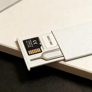 Portativ SIM-karta tashkilotchisi: 2 ta SIM-karta uyasi + 1 ta xotira kartasi uyasi + 1 ta TF karta uyasi